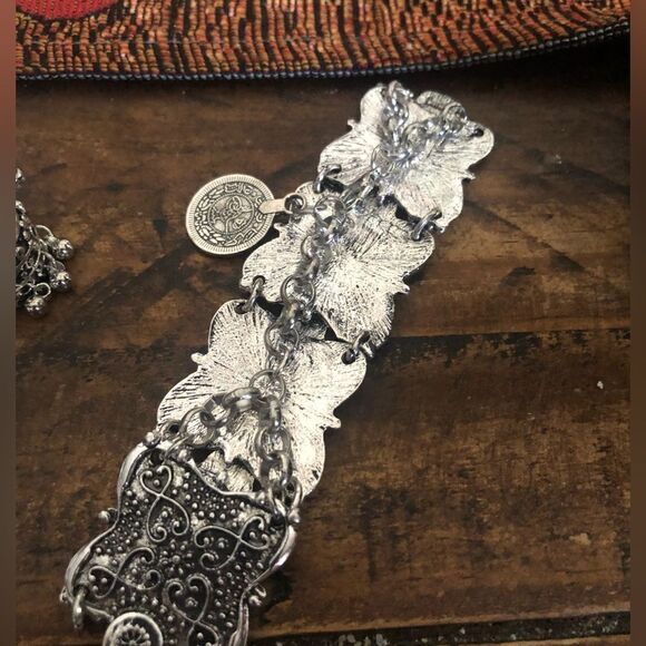 Set of 3 silver played necklace earrings and bracelet.necklace can be choker - Picture 8 of 8